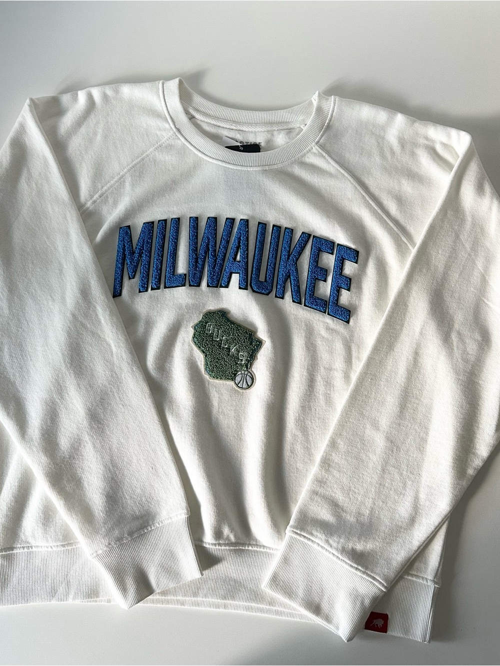 NWT Sportiqe Milwaukee Bucks Ashlyn Crewneck Sweatshirt XL White Chenille